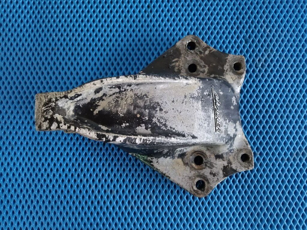 кронштейн задней рессоры б/у